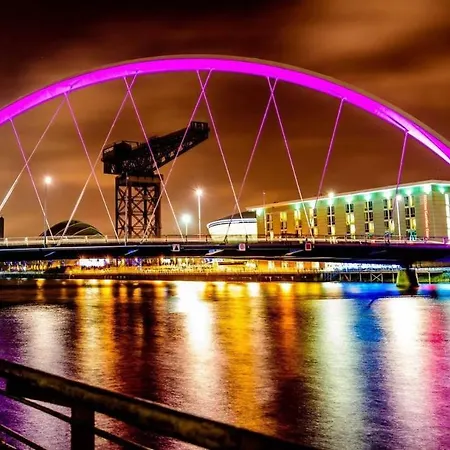Glasgow City Centre - The Penthouse With Riverviews - Exterior photo